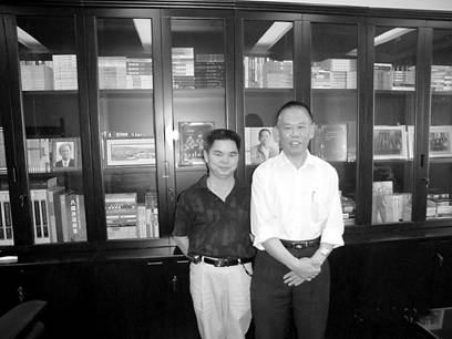 2007年5月，笔者在中国作协大楼采访著名作家张胜友.jpg