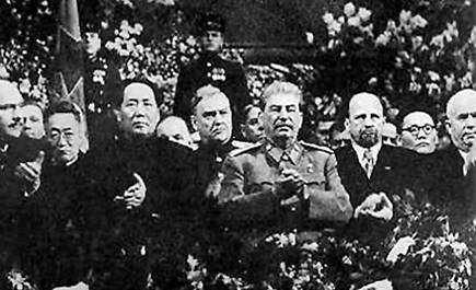 毛泽东访苏正好赶上斯大林寿辰，名义上是祝贺斯大林生日，实际是要和苏联结盟。.jpg