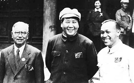 毛泽东与陈嘉庚（左一）在北京中南海11.jpg