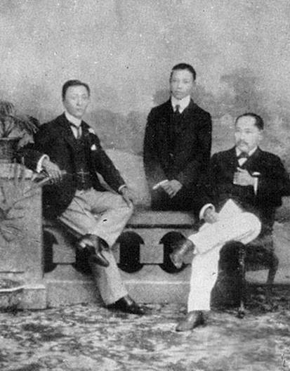 1903年，新加坡《海峡华人》杂志三位创办人（从右至左）林文庆、伍连德、宋旺相，时称“海峡华人三杰”.jpg